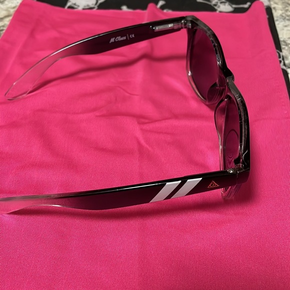 🤑SOLD🤑Blenders M Class // Tipsy Goat Polarized Sunglasses - Picture 3 of 8